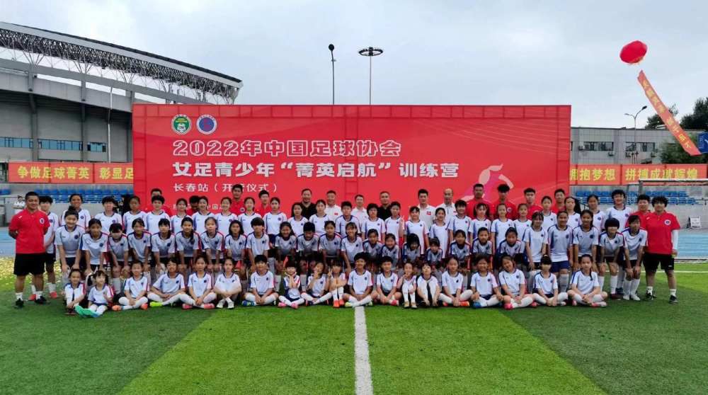 随着毕业季的来临，学生时代即将结束，更广阔未知的青春世界也将同时开展